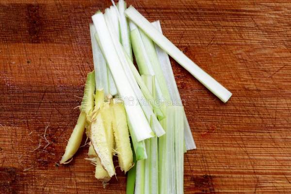 干煸大头菜的做法图解2