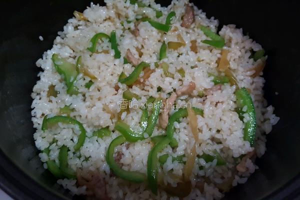 青椒榨菜肉煲仔饭的做法图解6
