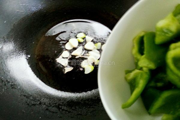 菜椒木耳炒鸡蛋的做法图解5