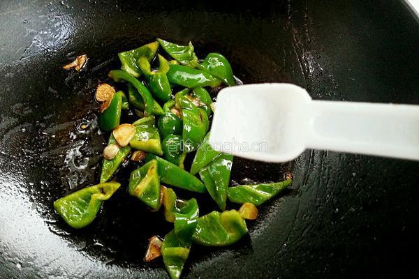 菜椒木耳炒鸡蛋的做法图解7