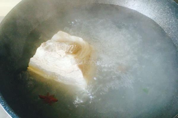 沙锅炖酸菜血肠的做法图解1