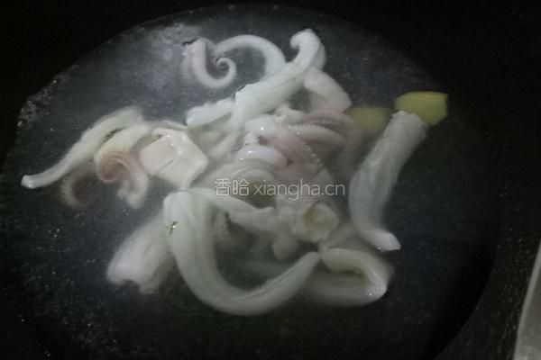 水煮鱿鱼的做法图解3