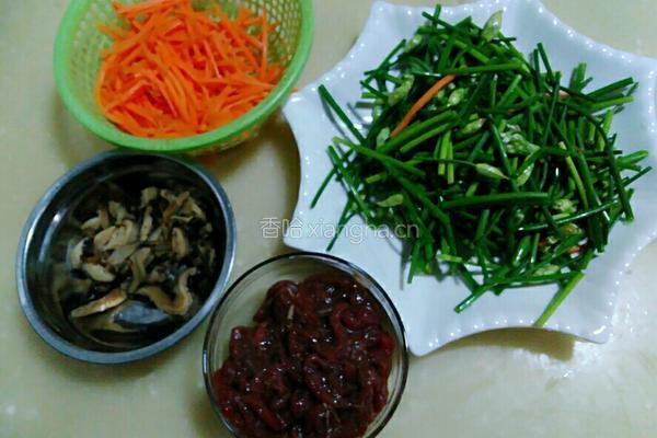 韭菜花炒牛肉的做法图解2