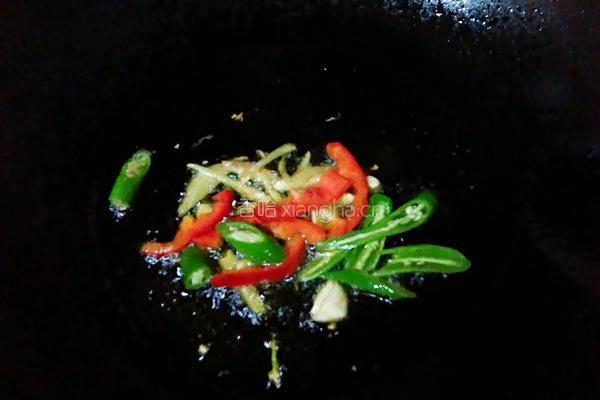 韭菜花炒牛肉的做法图解3