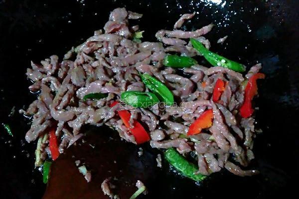 韭菜花炒牛肉的做法图解4
