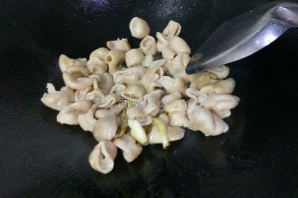 酸菜炒猪肠的做法图解7