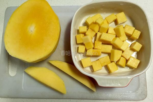 椰汁香芒西米露的做法图解3