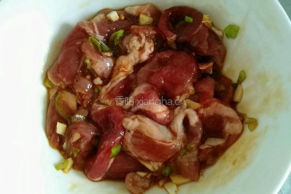 牛肉炖酸菜的做法图解1