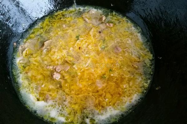 猪肉酸菜炖粉条的做法图解7