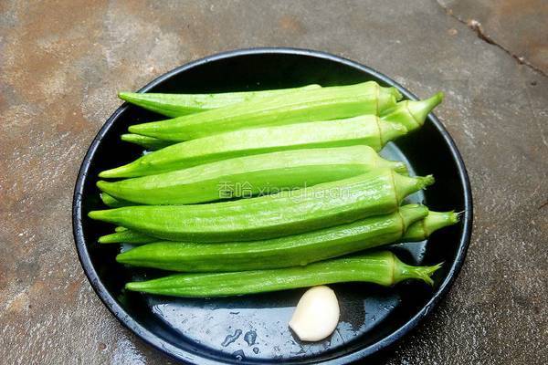 蒜沫秋葵的做法图解1