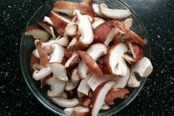 肉末香菇的做法图解1