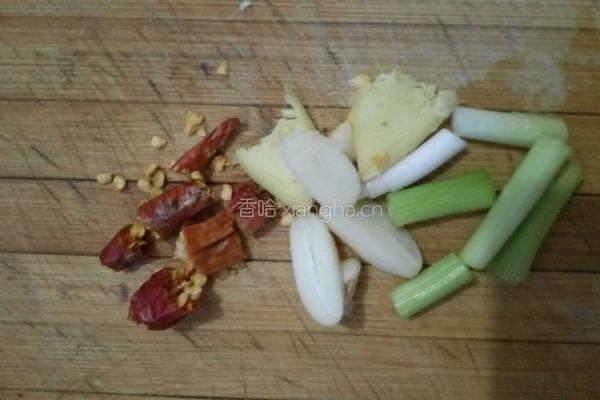 素炒圆白菜的做法图解3