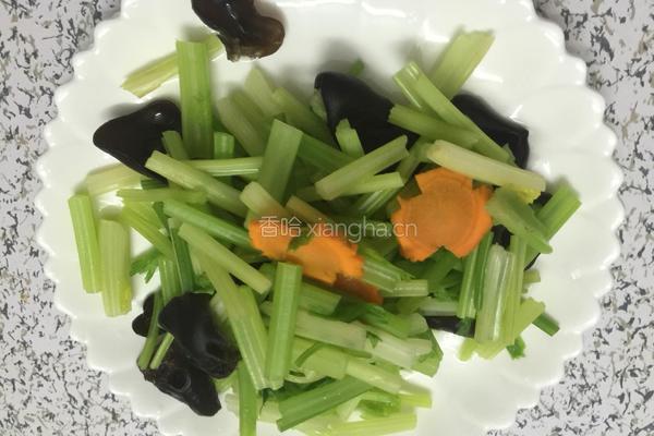 虾仁炒芹菜的做法图解4