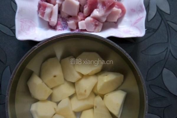 家常土豆烧肉的做法图解2