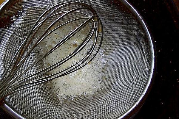 蒸鸡蛋牛奶布丁的做法图解3