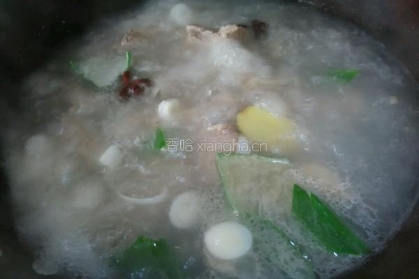 白萝卜豆腐排骨汤的做法图解2