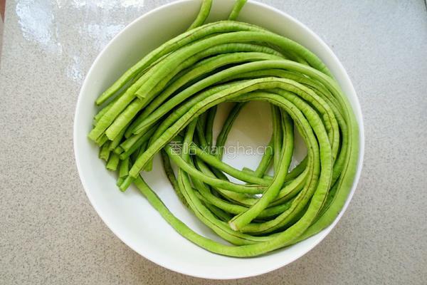 自制酸豇豆的做法图解1
