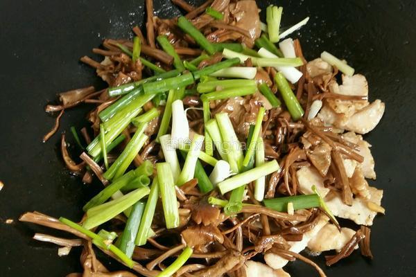 茶树菇炒瘦肉的做法图解9