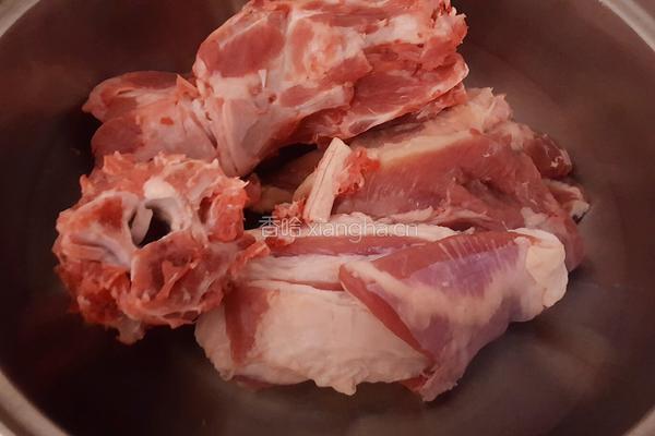 金针菇羊肉的做法图解1