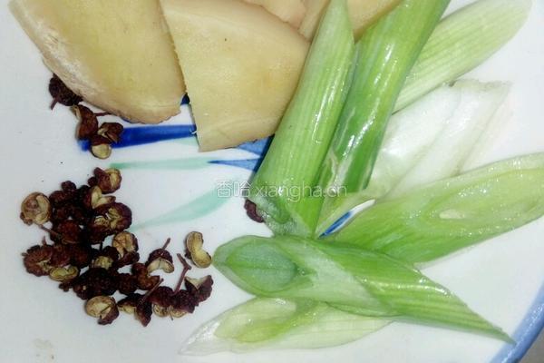 鲫鱼豆腐汤的做法图解2