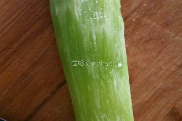 青笋木耳炒肉片的做法图解1
