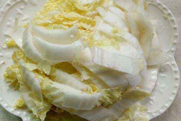 白菜粉丝炖豆腐的做法图解1