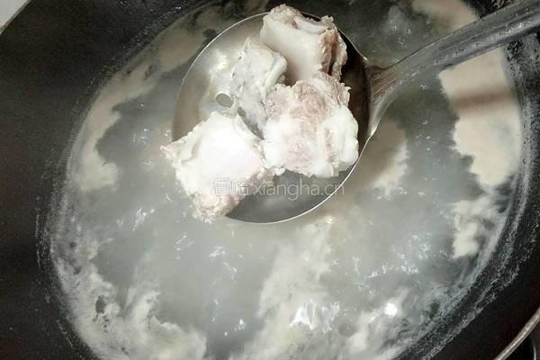 排骨烧土豆的做法图解3