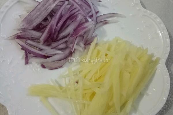 土豆洋葱鸡蛋饼的做法图解1