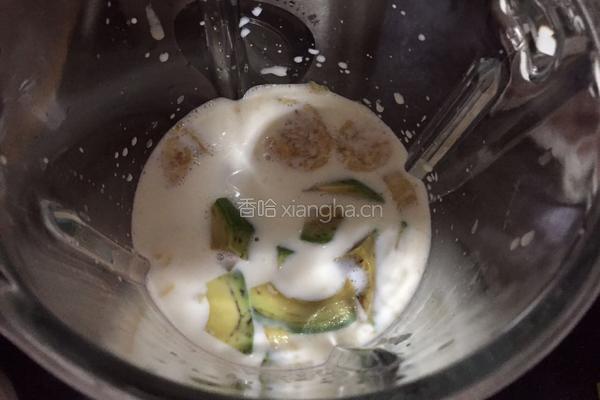 牛油果香蕉奶昔的做法图解4