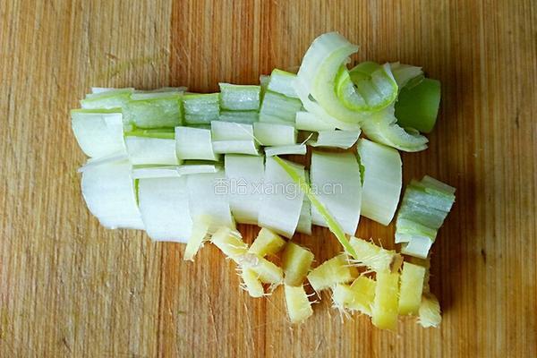 黄瓜炒豆腐的做法图解3