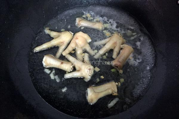 鸡爪焖黄豆的做法图解6