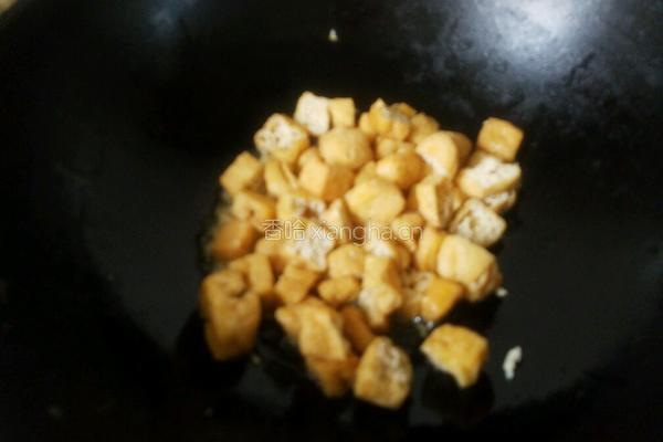 油豆腐炒青椒的做法图解5