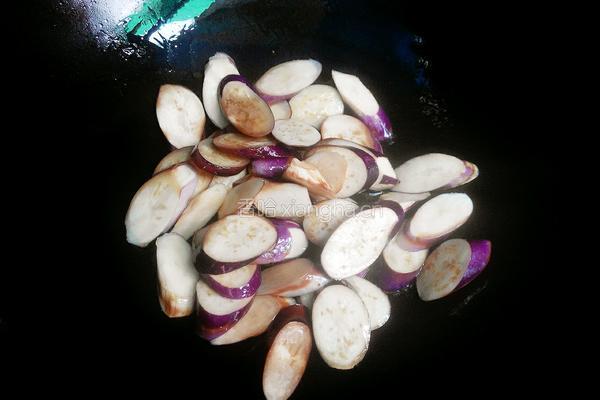 茄子炒豆腐的做法图解2