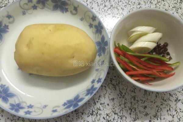 木耳土豆丝的做法图解1