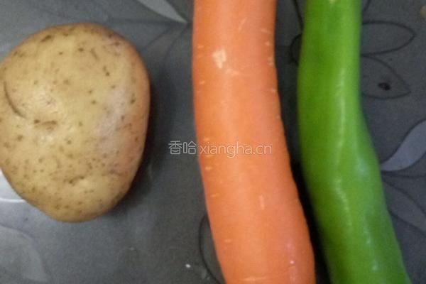 土豆胡萝卜丝的做法图解1