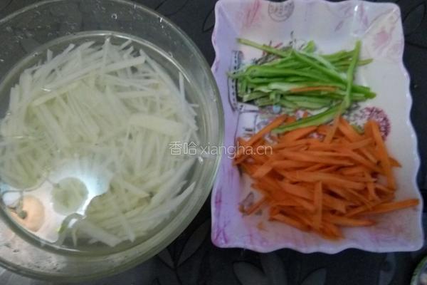 土豆胡萝卜丝的做法图解2