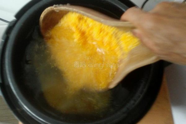 玉米渣粥的做法图解3
