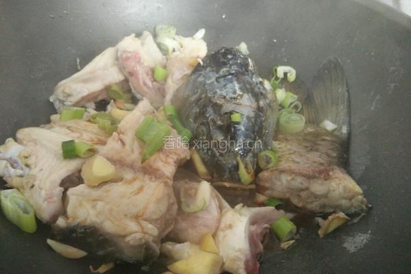 垮炖鲜鱼豆腐的做法图解5