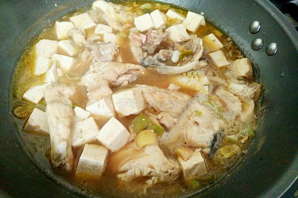 垮炖鲜鱼豆腐的做法图解7