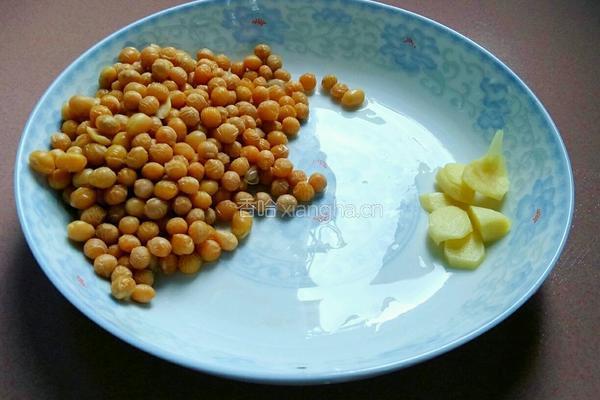 花生黄豆猪脚汤的做法图解7