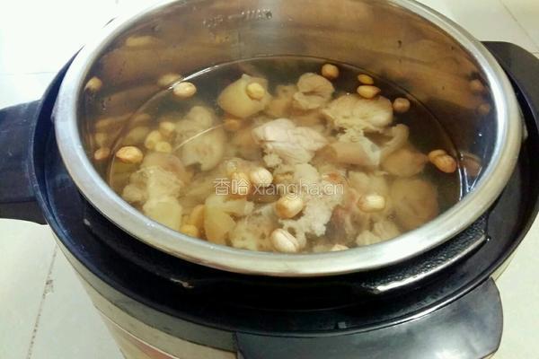 花生黄豆猪脚汤的做法图解8