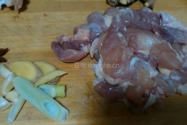豆角炒鸡肉的做法图解2