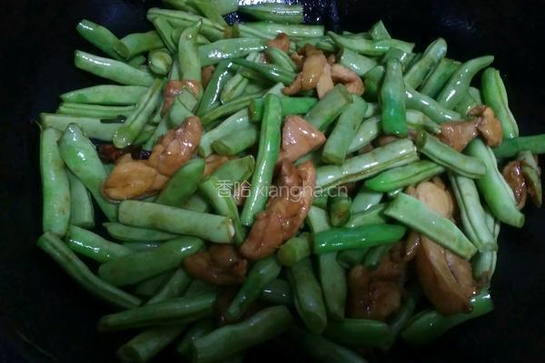 豆角炒鸡肉的做法图解9
