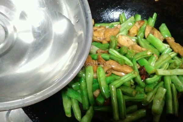 豆角炒鸡肉的做法图解10