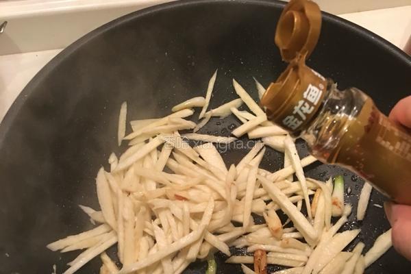 茭白荀炒虾仁的做法图解5