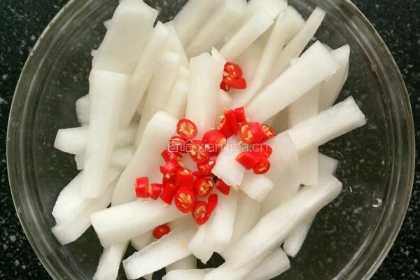 酸辣萝卜条的做法图解5