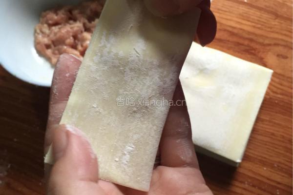 馄饨的包法的做法图解3