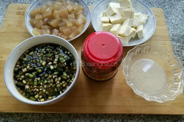 魔芋烧豆腐的做法图解1