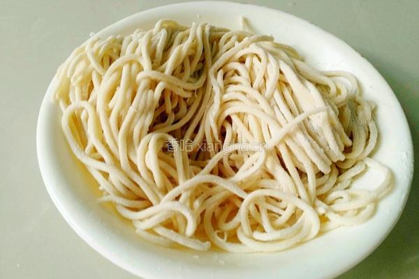 陕西卤面的做法图解1