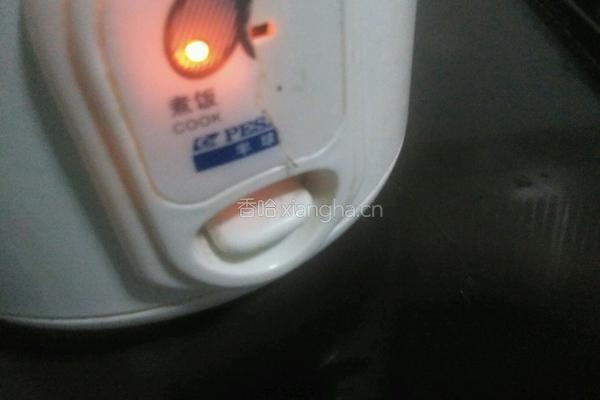 腊肉煲仔饭的做法图解9